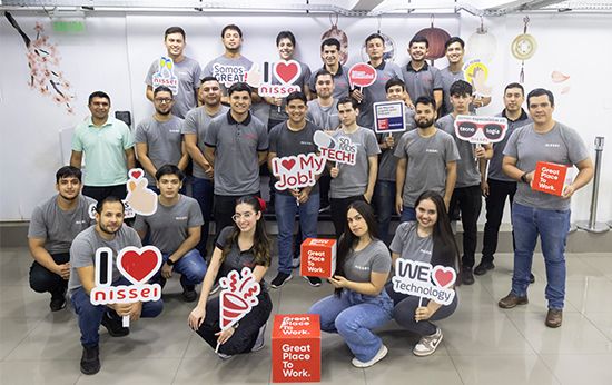 Gran equipo de colaboradores técnicos y logísticos de Nissei